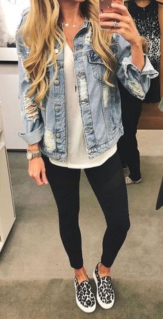 f337d999d9ad116a7b4f3d409fcc6480desc35462517ri Leggings Outfit Spring, Comfy Jeans Outfit, Look Legging, Spring Leggings, Summer Work Outfits, Legging Outfits, Outfit Jeans, Mode Casual, Ținută Casual