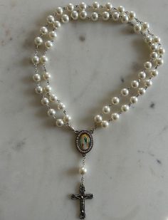 Rosary necklace of Our Immaculate Conception. Measurements: from top to center 17", closed 9", centerpiece 1", crucifix 1 1/2" Closure: magnetic Material: synthetic pearl, high quality centerpiece, made in Italy. Rosario/collar de perlas de Nuestra Senora Inmaculada Concepcion Medidas: del tope al centro 17", cerrado 9", centro 1", crucifijo 1 1/2" Cierre: magnetico Material: perla sintetica, centro del rosario de alta calidad, hecho en Italia Dress Up Closet, Pearl Rosary, Immaculate Conception, Rosary Necklace, Gadgets And Gizmos, Christmas Birthday Gifts, Up Game, Virtual Closet, Miami Fl