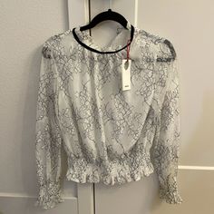 Fit Like Size S Elegant White Blouse With Floral Print, White Lace Top For Night Out, White Feminine Blouse For Night Out, Feminine White Blouse For Night Out, White Blouse For Night Out In Fall, White Lace Top Blouse For Night Out, White Floral Print Top For Party, White Floral Print Blouse For Party, Chic White Blouse For Night Out