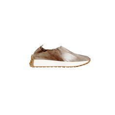 Slip on in pelle scamosciata di vitello
Pelle stampata Tie Dye
Ardesia - colore base beige e fantasia grigio/marrone
Stile pull-on, colletto elastico
Punta tonda
Suola sportiva in gomma, 4 cm / 1.58", colore bianco
Fodera in pelle con sottopiede imbottito in lino
Punta tonda
Prodotto artigianale, made in Vigevano (Italia)
Scarpe Henry Beguelin
La scarpa corrisponde alla sua misura
SD5331 Scarpa Sport Tie Dye Ardesia Beige Slip-on Sneakers With Leather Sole, Brown Slip-on Sneakers With Contrast Sole, Brown Textured Sole Slip-on Sneakers, Brown Slip-on Sneakers With Leather Sole, Brown Leather Sole Slip-on Sneakers, Brown Suede Slip-on Sneakers With Textured Sole, Beige Textured Sole Slip-on Sneakers, Beige Leather Slip-on Sneakers With Round Toe, Beige Slip-on Suede Sneakers