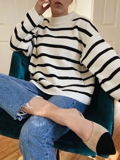 Mode Dope, Striped Sweater Outfit, Sweater Outfit, Sweater Trends, Sweaters And Jeans, Striped Sweater, Look Cool, Stripe Sweater, Simple Outfits