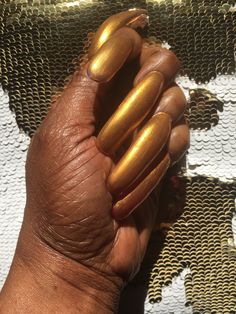 Very Ugly Nails, Cute Basic Almond Nails, Long Nails Almond Design, Almond Nails Ideas French Tip, Sparkly Gold French Tip Nails, French Nail Designs Glitter, Nails Acrylic For Prom, Aesthetic Gold Nails, Nails To Match Gold Dress