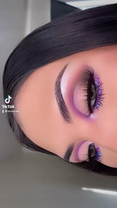 2022 Eye Makeup, Eye Makeup Colorful, Machiaj Smokey Eyes, Purple Cut Crease, Led Lights Mirror, Mirror Led Lights, Black Girls Hairstyles Weave, Prom Make Up, Purple Makeup Looks