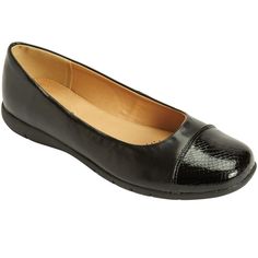 A comfortable and classic flat that adds an ultra-feminine touch to all your favorite outfits. Closed Toe Shoes, Womens Flats, Black Shoes, Block Heels, Fitness Fashion, Favorite Outfit, Shoes Flats, Loafers, Target