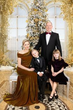 Fürstin Charlene, Charlene Von Monaco, Royal Family Christmas, Camille Gottlieb, Prince Albert Of Monaco, Monaco Royals, Royal Christmas, Monaco Royal Family, Glam Christmas