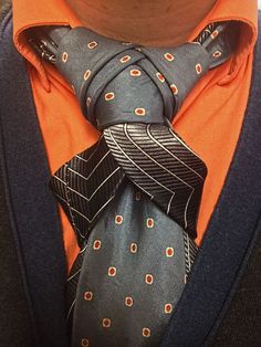 Cool Tie Knots, Tie Knots Men, Tie A Necktie, Outfit Ideas Men, Neck Tie Knots, Mens Ties, Unique Ties, Sharp Dressed Man, Tie Styles