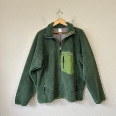 Vtg Y2k Patagonia M's Classic Retro-X Fleece Jacket Forest Green Rare Color - Xl M2804 Excellent Vintage Pre-Loved Condition That Was Gently/Lightly Worn With No Flaws (Like New) - Well Maintained. See All Pictures For Detail. Embrace The Great Outdoors In This Vintage Patagonia Retro-X Fleece Jacket. The Forest Green Color Adds A Touch Of Classic Style To Your Wardrobe, While The Stand-Up Collar And Full Zip Closure Give It A Retro Feel. Made From 100% Polyester, This Jacket Is Perfect For Casual Occasions And Is Machine Washable For Easy Care. Featuring A Limited Edition Design, This Jacket Is A Must-Have For Outdoor Enthusiasts. With Its Short Length And Zipped Pockets, It's Perfect For Patagonia Long Sleeve Fleece Jacket For Outdoor, Patagonia Hooded Fleece Jacket With Pockets, Patagonia Midweight Fleece Jacket With Pockets, Patagonia Fleece Jacket With Pockets For Hiking, Patagonia Fleece Jacket With Pockets, Patagonia Green Long Sleeve Outerwear, Patagonia Long Sleeve Fleece Jacket For Hiking, Patagonia Fleece Jacket With Pockets For Outdoor Activities, Patagonia Sporty Fleece Jacket For Winter