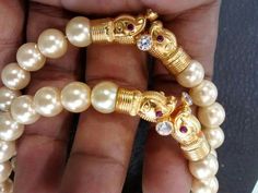 J Pearl Bangles Gold, Gold Jewelry Simple Necklace, Pearl Jewelry Design, Beaded Necklace Designs, Black Beaded Jewelry, Gold Pendant Jewelry, Gold Bride Jewelry, Wedding Jewellery Collection, Gold Bangles Design