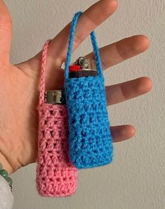 Solid Crochet Lighter Holder Bulk Crochet Gifts, Crochet Essential Oil Holder, Knitted Lighter Holder, Crochet Fuzzy Dice, Crochet Dorm Ideas, Crochet Car Scent Holder, Small Items To Crochet, Lighter Case Crochet, Crocheted Gifts For Men