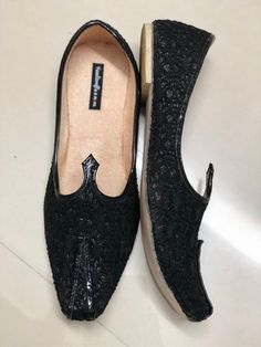 Black Mens Ethnic Shoes, Mens Flats, Mens slip on Shoes, Mens designer shoes Flats, Mens Slippers, Men Flats, Handmade Slippers, Men's Shoes, Mens Casual Shoes, Indian shoes, Rajasthani shoes. SIZING INSTRUCTIONS- Need assistance, please convo me 1. These shoes run true to the standard US size and are available in medium width only. 2. Choose a snug fit - natural leather expands by about half an inch to the take the shape of your foot after a week or two of wear. 3. I suggest that you select the Jutiyan For Men, Black Slip-on Loafers For Wedding, Black Traditional Formal Loafers, Traditional Black Formal Loafers, Traditional Flat Loafers For Galas, Traditional Loafers With Leather Sole And Flat Heel, Wedding Shoes Men, Black Wedding Shoes, Indian Shoes