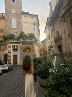 Rome Travel Photography, Italy Aesthetic September, Rome Fashion Aesthetic, Rome Vacation Aesthetic, Rome Italy Pictures, Europe Summer Trip, Rome In Fall, Summer In Italy Aesthetic Vintage, Rome Girl Aesthetic