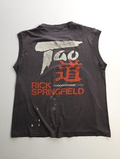 Listing: Rick Springfield Cathode Ray Tour 1985 Tao Vintage T-shirt Sleeveless Medium Size on Tag: N/A Flaws: Fading, staining, wear throughout Measurements: Please see the photos in the listing. If you require additional measurements or information about this item, feel free to send a message. Vintage Sleeveless T-shirt With Graphic Print, Vintage Tank T-shirt For Summer, Retro Sleeveless Tank Top With Letter Print, Retro Sleeveless Letter Print Tank Top, Vintage Tank Top For Spring Streetwear, Casual Sleeveless Muscle Tee With Screen Print, Vintage Cotton Muscle Tee For Summer, Cotton Sleeveless Muscle Tee With Screen Print, Summer Screen Print Muscle Tank Tee