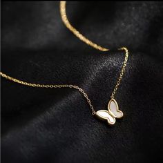 Cute Butterfly Necklace For Women. One Size, Amazing Fit, Adorable Necklace. Necklace Locket, Butterfly Necklace Gold, Cute Butterfly, Butterfly Necklace, Locket Necklace, Cute Woman, Necklace For Women, Necklace Gold, Locket