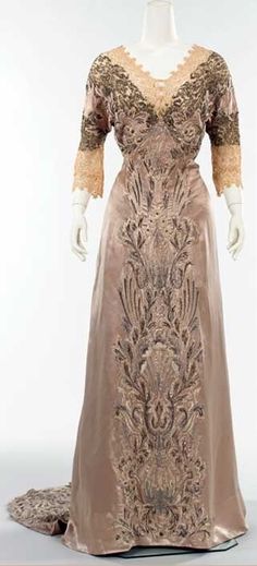 1908 Callot-soeurs.  Beautiful linear organic Art Nouveau motif. Fashion Films, Period Films, 1900s Fashion, Robes Vintage, Edwardian Dress, Old Dresses, Antique Dress, Vintage Gowns