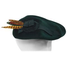 30s Green Felt Hat with Feather Cruise Wardrobe, 1920s Hats, Hat With Feather, Historical Hats, 1940s Hats, Period Pieces, Fox Hat, Women Hats, Velvet Hat