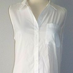 Marled Misses Size Large Fashion Tunic Blouse True White In Color Double Hemline - See Pics Sleeveless Button Front Crossover Back - See Pics 67% Cotton 30% Polyester 3% Spandex Nwt Spring Sleeveless Tops With Back Button Closure, Sleeveless Tops With Back Button Closure For Spring, Sleeveless Shirt For Spring Workwear, Sleeveless Workwear Shirt For Spring, Classic Summer Blouse With Buttons, Sleeveless Workwear Top With Back Button Closure, Classic White Sleeveless Blouse, Sleeveless Tops For Work With Back Button Closure, White Blouse With Placket For Summer