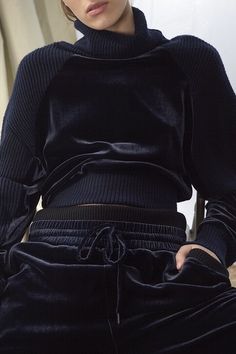 Pinterest || @ninaa_victoriaa Fem Fashion, Selina Kyle, Velvet Suit, Embellished Denim, Velvet Fashion, Clothing Inspiration, Urban Wear, Dream Clothes, Amelie