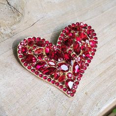 Gorgeous Romantic Red Crystal Inlay Gold-Tone Brooch Pin. New! Red Brooch Pins For Valentine's Day, Red Brooches For Valentine's Day, Red Pins For Valentine's Day Gift, Heart-shaped Valentine's Day Party Brooches, Red Brooch For Valentine's Day Party, Elegant Red Pins For Party, Elegant Red Party Pins, Red Brooch Jewelry For Valentine's Day, Red Wedding Brooch For Valentine's Day