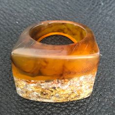 Beautiful and big resin ring 70s Gold and silver glitter inclusions Very nice colors Size en 57 US size 7 3/4 Nice Colors, Resin Ring, Silver Glitter, Gold And Silver, Rings Statement, Favorite Jewelry, Statement Rings, Jewelry Rings, Etsy Accessories