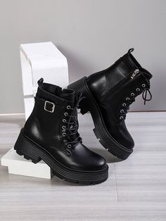 Botas estilo punk con decoración de hebilla de correa y botas de combate delanteras con cordones | SHEIN USA Trendy Boots For Teens, Black Boots For School, Aesthetic Black Boots, Kpop Boots, Black Boots Aesthetic, Botas Grunge, Shein Boots, Cute Combat Boots, Cute Black Boots