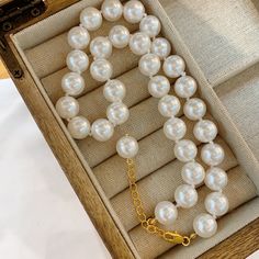 Material: Imitation pearl Fashion Element: Pearl Style: Niche Sweet Personality, Pearl Fashion, Pearl Necklace, Necklaces