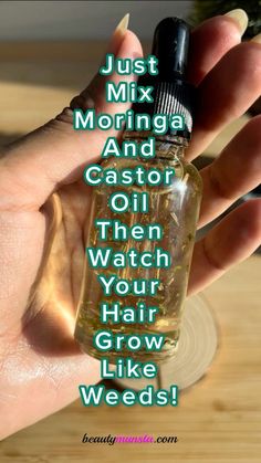 Two hair growth heavy weights - combine them easily like this to make your potent moringa and castor oil for hair growth mix - double power to grow your hair faster! Hair Growth Oil Recipe, Ways To Grow Hair, Grow Your Hair Faster, Herbs For Hair Growth, Hair Growth Tonic, Homemade Hair Treatments, Castor Oil For Hair Growth