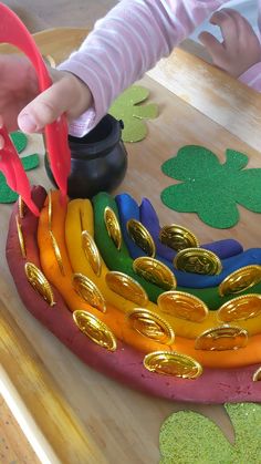 Toy gold coins stuck into a rainbow made out of play dough. Child uses tweezers to take them out and collect in a little cauldron. Pot Of Gold Activities Preschool, St Patricks Day Fine Motor Activities Preschool, St Patricks Day Fine Motor Activity, St Patrick’s Day Activities For Toddlers, St Patricks Day Activities For Toddlers, St Patricks Day Activities For Kids, St Patricks Activities, March Crafts, St Patricks Crafts