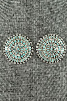 These turquoise and sterling silver earrings were made by Zuni silversmith Merlinda Chavez.Length: 1 5/8"Width: 1 5/8"Free shipping on all orders! We ship with USPS and always include tracking. All orders ship within a day of payment.Returns are accepted up to 30 days after you receive your order. Just send us a message. Our shop offers cash back or store credit. The item must be returned in new condition. Instagram Jewelry, Bear Carving, White Buffalo, Pearl Chain, Native American Jewelry, Turquoise Sterling Silver, Featured Artist, Free Jewelry, White Vintage