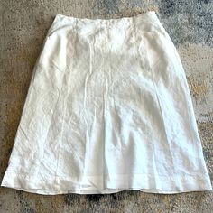 100% Linen With Cotton Lining, Slanted Front Pockets, Side Zipper, New Without Tags, Waist 18.5 Inches, Length 29.5 Inches. White Linen Knee-length Bottoms, Fitted Linen Knee-length Bottoms, White Knee-length Linen Bottoms, Fitted Knee-length Linen Bottoms, White Fitted A-line Bottoms, White Linen Lined Skirt, Fitted Linen Pencil Skirt, White Linen Skirt For Work, Classic White Skirt With Pockets