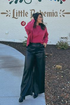 Black Faux Leather Pants Outfit, Styling Leather Pants, Leather Jeans Outfit, Faux Leather Pants Outfit, Leather Pants Outfit, Tailgate Outfit, 2024 Outfits, Scarf Outfit, Black Leather Pants