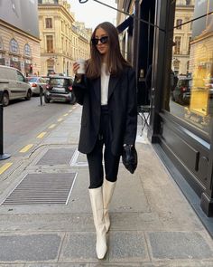 Long Boots Outfit, Vinter Mode Outfits, White Knee High Boots, White Boots Outfit, Winter Boots Outfits, Look Legging, Chic Outfit