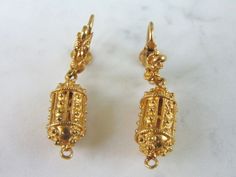 "A LOVELY PAIR OF WOMENS 18K YELLOW GOLD CLIP ON EARRINGS . THE EARRINGS WEIGH 16.9g. EARRINGS MEASURE 1 3/4\" LONG BY 3/8\" WIDE. ANY QUESTIONS, PLEASE DON'T HESITATE TO ASK. BE SURE TO CHECK OUT SOME OF MY OTHER OTHER GREAT ITEMS UP FOR SALE. THANK YOU. IF THERE ARE ANY ISSUES PLEASE CONTACT US, WE'RE ALWAYS HAPPY TO TRY TO HELP YOU OUT AS BEST AS WE CAN."