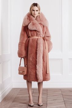 Simons’ Samurai: Where to Buy the Tee Raf Wore at Dior Couture                                                                                                                                                                                 More Resort 2016 Fashion, Pink Fur Coat, Mode Glamour, Pink Fur, Jason Wu, Outfits Winter, Fur Fashion, 여자 패션, 2016 Fashion