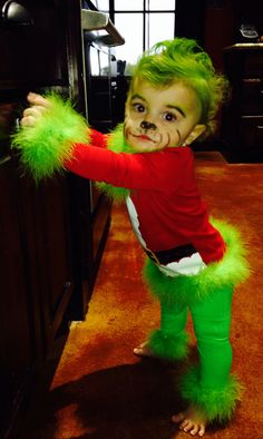 My Sweet Baby Grinch costume for my little girl minus the bad face painting Baby Grinch Costume, Diy Grinch Costume, Grinch Costume, Grinch Halloween, Diy Grinch, Grinch Costumes, Baby Grinch, Baby Kostüm, Diy Halloween Costumes For Kids