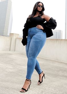 There called iconic for a reason. Slip into the most comfortable and sexy jegging you've ever seen. Psst. They come in short, regular and tall! Jegging Outfits, Jeggings Outfit, Jacket Outfit Women, Plus Size Trendy, Mom Outfit, Womens Outfits, Queen Fashion, Denim Jeggings, Fashion 2024