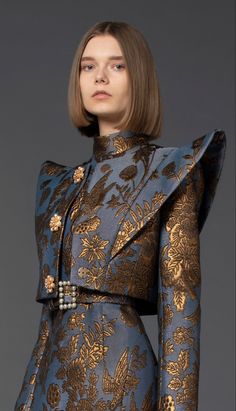 Detail Couture, Inspired Outfits, Fantasy Fashion, Guest Outfit, Outfit Summer, Gold Dress, Mode Inspiration, Fashion Sewing