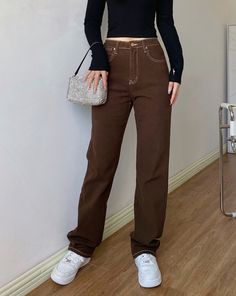 Pair this with a cute top to complete the look. Perfect for casual mall dates High-rise waist Functional pockets Straight cut Brown Bootcut Jeans, Trendy Brown Bottoms, Outfits With Brown Jeans, Brown Jeans Outfit, Bootcut Jeans Outfit, Blackpink Black, Sky Blue Dress, Fashion Chingu, Style Sweatpants