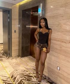 Gold Outfit Black Women, Leather Outfits Black Women, Birthday Fits Baddie, Summer Outfits Black Women, Strip Club Outfit, Rich Vibes, Black And Gold Outfit, Lunch Date Outfit, Outfit Black Women