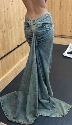 Ropa Upcycling, Look Jean, Denim Inspiration, Long Denim Skirt, Denim Ideas, Upcycle Jeans, Denim Outfit, Fashion Killa