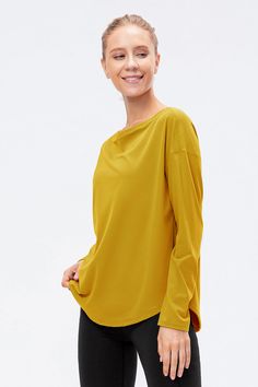 Det er lett, mykt og behagelig stoff, behagelig å ha på seg, når været er kjølig, overskyet og regnfullt, dette kan du ikke gå glipp av i garderoben din.

Sexy off-the shoulder-design, uformelle t-skjorter med lange ermer med båndkant nederst, og halsen er elastisk, du kan bruke den sentrert eller velge hvilken skulder du vil la den henge av, for eksempel en skulder, off shoulder, båthalsstil osv. , kan du lage ulike typer av denne skjønnhetsskjorten hva du vil. Denne baggy casual looken, flott Versatile Long Sleeve Top With Soft Stretch, Versatile Soft Stretch Long Sleeve Top, Solid Long Sleeve Tops With Soft Stretch, Casual Stretch Blouse For Fall, Solid Color Soft Stretch Long Sleeve Tops, Versatile Solid Color Stretch Long Sleeve Top, Trendy Soft Stretch Tops For Spring, Stretch Long Sleeve Top For Fall Day Out, Stretch Long Sleeve Top For Day Out In Fall