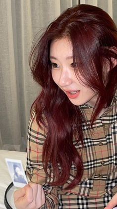 Red Hair Kpop, Aesthetic Hair Color, Hair Color Cherry Coke, 2023 Photography, Hair Color Asian