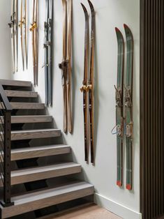 there are many skis hanging on the wall