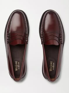 The artisans at G.H. Bass & Co. have spent years developing their craft and adapting it to meet modern challenges. These 'Weejuns Heritage Larson' penny loafers are handmade from leather using a tubular moccasin construction. Men Penny Loafers, Men’s Penny Loafers, Burgundy Loafers Men Outfit, Man Shoes Casual, Weejuns Men Outfit, Men’s Loafers, Penny Loafers Men Outfit, Leather Shoes Men Formal, Weejuns Loafers