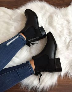 Mens Biker Boots, Boots Chelsea, Black Chelsea Boots, Kinds Of Shoes, Dream Shoes, Shoe Obsession, Chelsea Boot