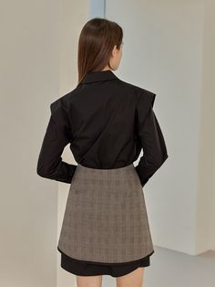 Editor's Notes Luxurious and classy mood A line skirt that is great to style formally or for office outfits. This is great to style with the same design blazer jacket to complete overall elegant outfit or can be worn in  other way. - Minimal mood A line skirt- Fake pocket color matching detail- Elegant mood check pattern- Can be worn in many waysMeasurements(in.)S / M - Waist: 12.99 in / 14.17 in- Hip: 17.52 in / 17.91 in- Hem: 21.26 in / 22.44 in- Total length: 16.93 in / 16.93 in Colors may vary depending on monitor specifications or resolutionThe size may have 1-3 cm errorModel info: Height 5' 70, Bust 32.67 in., Waist 24.01 in., Hip 35.43 in., Shoes 8 size/ Wearing a size S Com Modern A-line Skirt For Workwear, Chic A-line Skirt For Semi-formal Occasions, Elegant A-line Pleated Skort, Elegant A-line Mini Skirt With Lining, Classic Asymmetrical Skirt For Work, Chic Office Skort With Pleated Design, Chic Business Casual Skirt Suit, A-line Skort For Workwear In Fall, Classic Flared Mini Skirt For Office