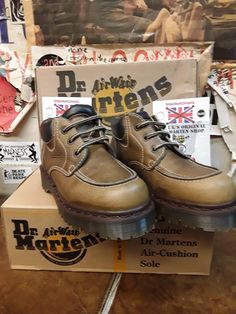 This is an older style of Dr MARTENS.  These are truly vintage in every sense.  Made in England in the 1990s,  this is of the highest quality.  The boot is finished in a very strong aztec brown leather.  This upper is durable and weatherproof too. They are a  hole boot with a padded collar for extra comfort around the ankle. They also have the much stronger bex commando sole. Almost platform like. They are a Uk size 4, European 37, ladies USA 6 Vintage Steel Toe Work Boots, Low-top Steel Toe Boots For Streetwear, Vintage Style Steel Toe Boots With Round Toe, Vintage Brown Work Boots With Reinforced Heel, Vintage Lace-up Work Boots With Reinforced Heel, Vintage Work Boots With Reinforced Heel, Vintage Ankle Boots With Reinforced Toe, Vintage Leather Work Boots For Streetwear, Retro Leather Boots For Streetwear