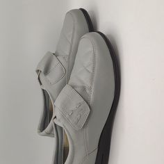 These Were Never Worn But They Have Been Stored For A While. Selling As Used Because Of Minor Scuffs - See Pictures Easy Fit Walking Shoes With Round Toe, Comfortable Gray Leather Walking Shoes, Dr Scholls Shoes, Air Pillow, Dr. Scholl's, Female Doctor, Shoes Leather, Flat Shoes Women, Leather Shoes