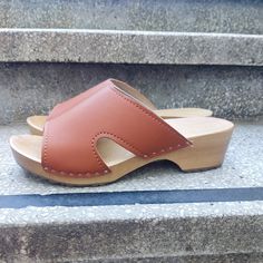 MADE FROM Vegan LEATHER AND ALDER WOOD Clogs for Women BONDA Low heals ergonomic wooden sole and Vegan leather. made to order. Available in sizes 36-41. For other sizes please contact me EUR 35 l UK 2.5 l AUS 4.5 l USA 5 l up to 22.3cm l 8.78 inches  EUR 36 l UK 3.5 l AUS 5.5 l USA 6 l up to 23cm l 9.02 inches EUR 37 l UK 4 l AUS 6 l USA 6.5 l up to 23.7cm l 9.33 inches  EUR 38 l UK 5 l AUS 7 l USA 7.5 l up to 24.5cm l 9.65 inches EUR 39 l UK 6 l AUS 8 l USA 8.5 l up to 25.3cm l 9.96 inches EUR Orange Closed Toe Clogs With Rubber Sole, Comfortable Brown Clogs With Rubber Sole, Orange Closed Toe Leather Clogs, Orange Leather Closed Toe Clogs, Wooden Slip-on Mules, Open Toe Wooden Clogs With Removable Insole, Brown Open Toe Wooden Clogs, Brown Wooden Open Heel Clogs, Open Toe Wooden Clogs With Cork-bed Midsoles