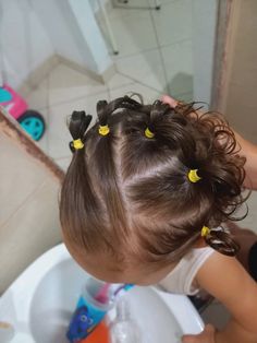 #penteadoslindos #penteadosparacabelocacheado Cute Baby Hairstyles Short Hair, Babygirl Hairstyle Infant Short Hair, Baby Girl Curly Hairstyles, Easy Baby Hairstyles, Hairstyles For Baby Girl, Baby Hairstyles Girl, Hair Styles For Toddlers, Baby Hairstyle, Black Baby Hairstyles