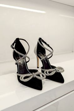 Bow Heels Outfit, High Heels Design, Heels With Bows, Heels Design, Gianni Bini Heels, High Heels For Prom, Bow High Heels